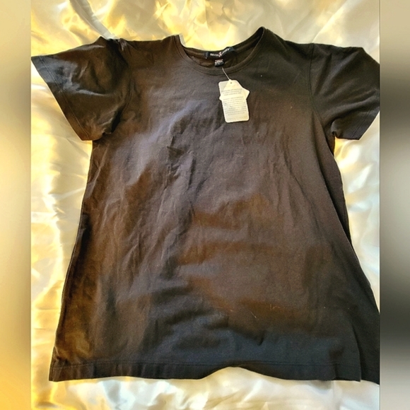 devon and jones Tops - NWT DEVON AND JONES LUXURY TSHIRT ✨️ SOFT AND STRETCHY
